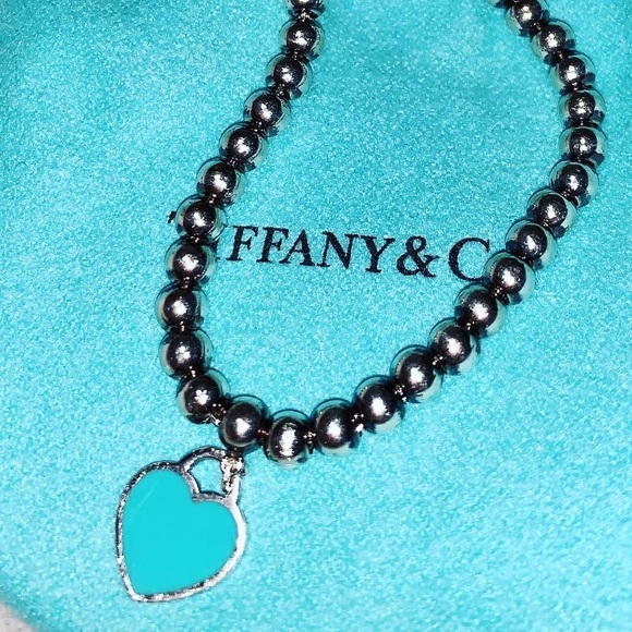 Blue Heart Tag Bead Bracelet - Picture 2 of 4